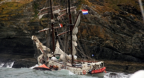 Wrecked tall ship to be lifted from sea